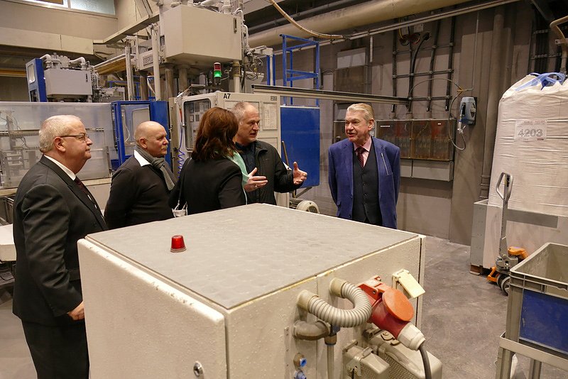 Landr&auml;tin zu Besuch bei Firma RZB in Bamberg