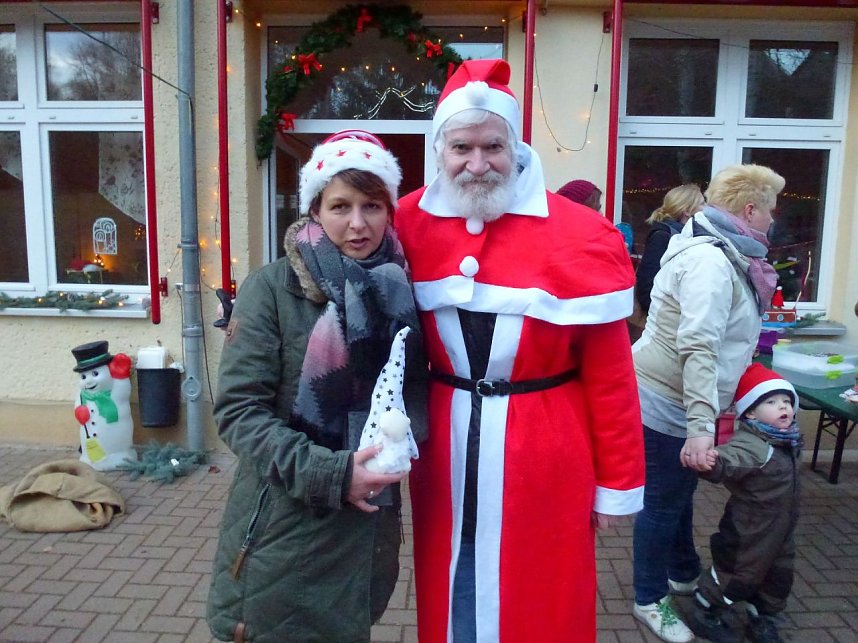 Weihnachtsmarkt in der "Anne Frank"