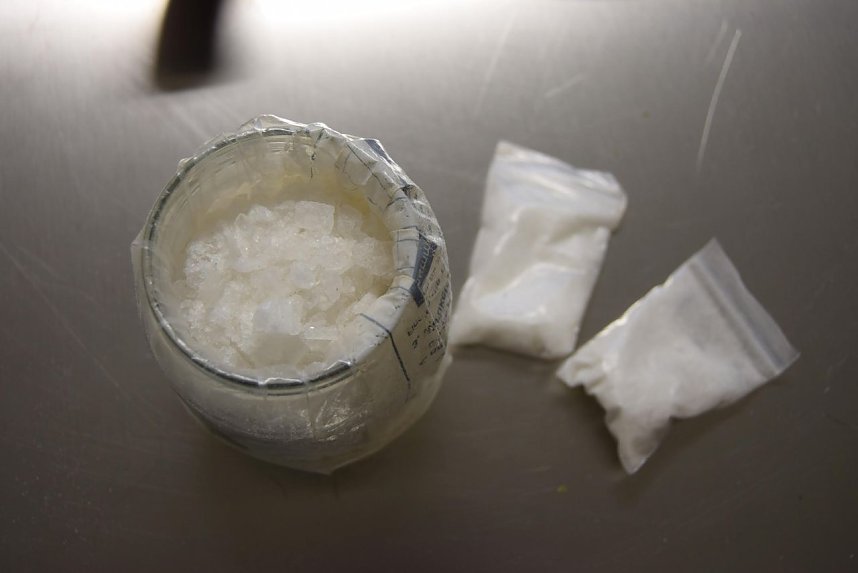 Sichergestellte Drogen und Waffen