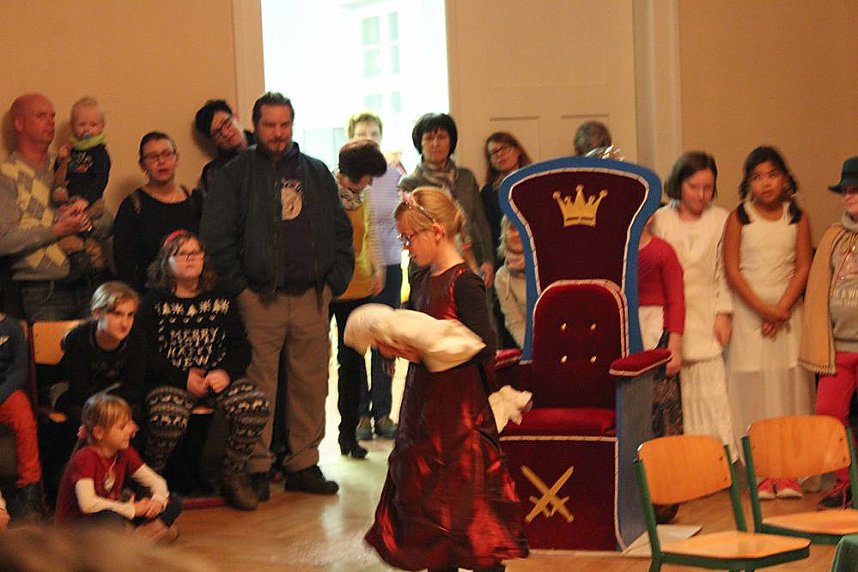 Begeisternde Weihnachtsfeier in der Schule