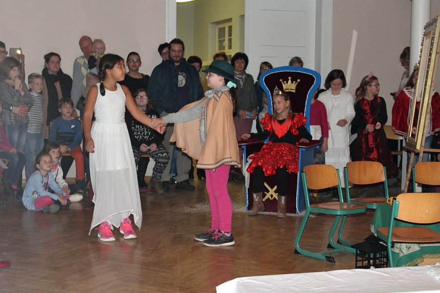 Begeisternde Weihnachtsfeier in der Schule