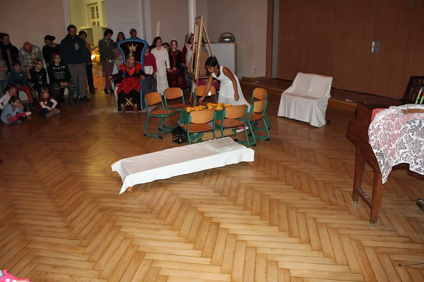 Begeisternde Weihnachtsfeier in der Schule