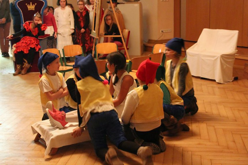 Begeisternde Weihnachtsfeier in der Schule