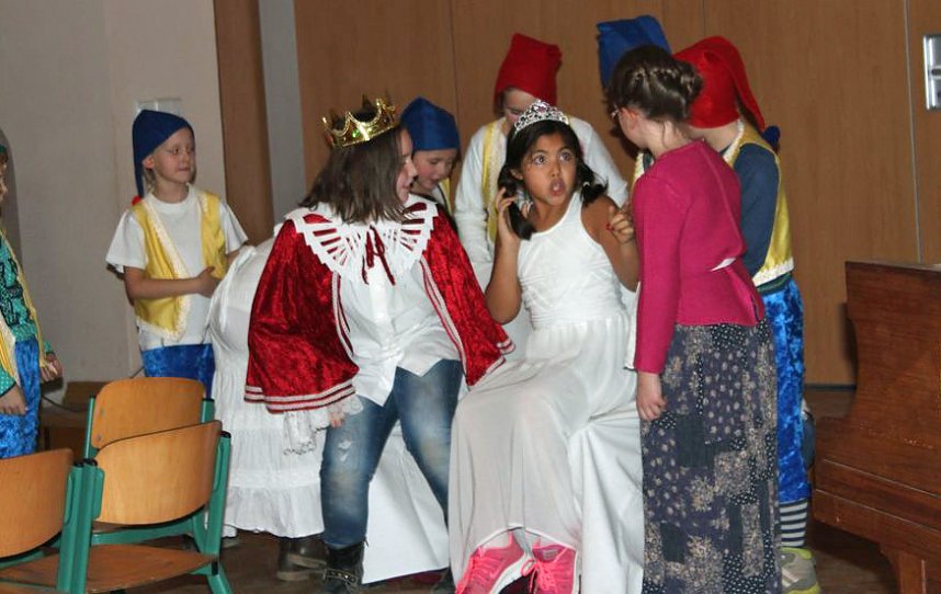 Begeisternde Weihnachtsfeier in der Schule