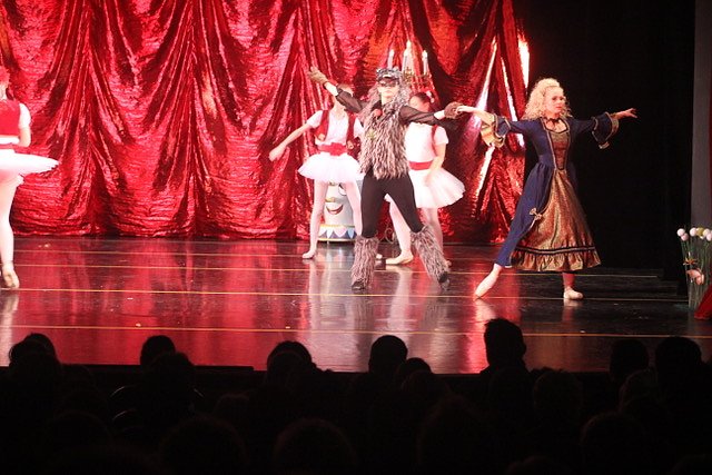 Gut besucht war auch die aktuelle Produktion des nunmehr 22 Jahre alten Tanzstudios "Die Sch&ouml;ne und das Biest"