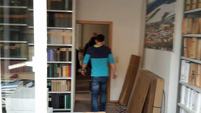 Betriebsamkeit vor und im Rathaus