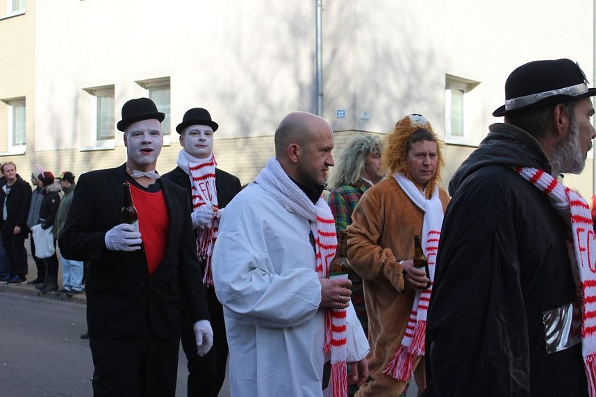 N&auml;rrinnen und Narren zogen durch die Stadt (1)  Beim gr&ouml;&szlig;ten Rosenmontagsumzug im Norden Th&uuml;ringens der heute am Vormittag auf der bekannten Route durch Sondershausen zog, war wie in den letzten Jahren  ein gro&szlig;er Publikumsmagnet...   Die Sondersh&auml;user Narren und Jecken haben auch 2017 den Rosenmontag wieder fr&ouml;hlich und beschwingt mit ihrem Umzug durch die Stadt zu einem H&ouml;hepunkt gemacht und auf