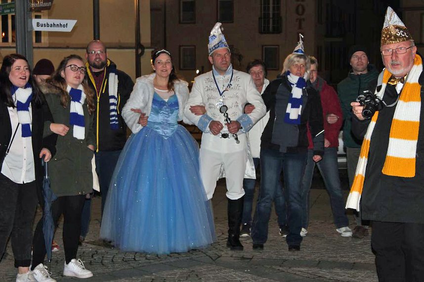 Nubbel den Flammen &uuml;bergeben