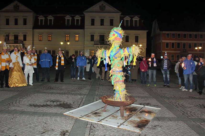 Nubbel den Flammen &uuml;bergeben