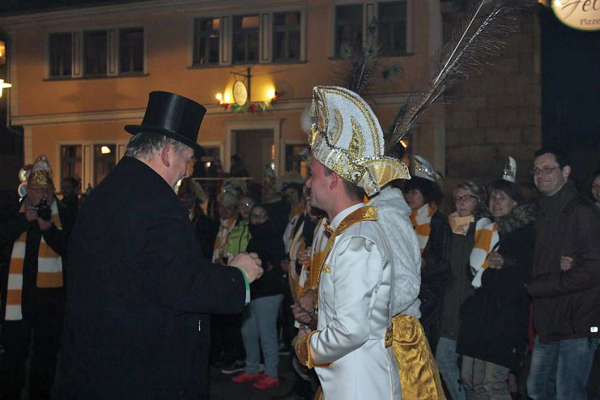 Nubbel den Flammen &uuml;bergeben