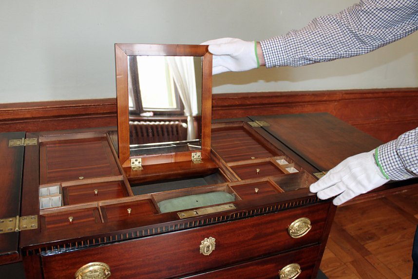 Restaurierte Hoffmann-M&ouml;bel zur&uuml;ck