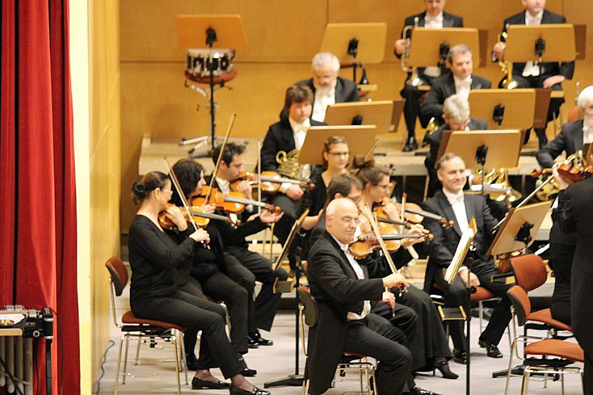 Mit Trommelklang in den Konzertsaal