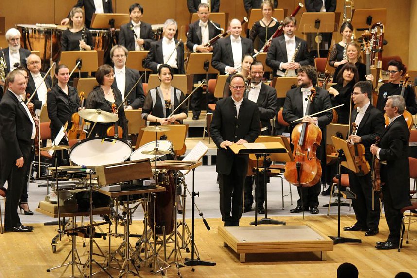 Mit Trommelklang in den Konzertsaal