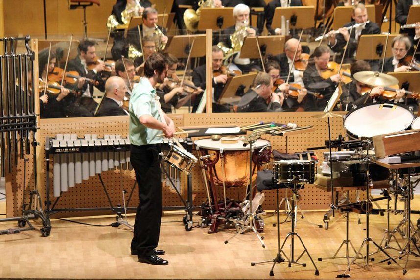 Mit Trommelklang in den Konzertsaal