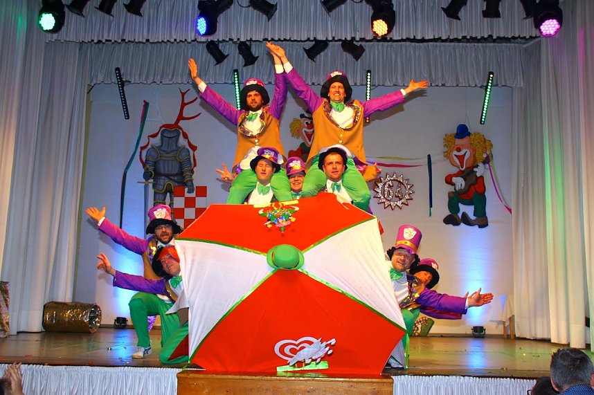 M&auml;nnerbeine und mehr auf Bleicher&ouml;der B&uuml;hne