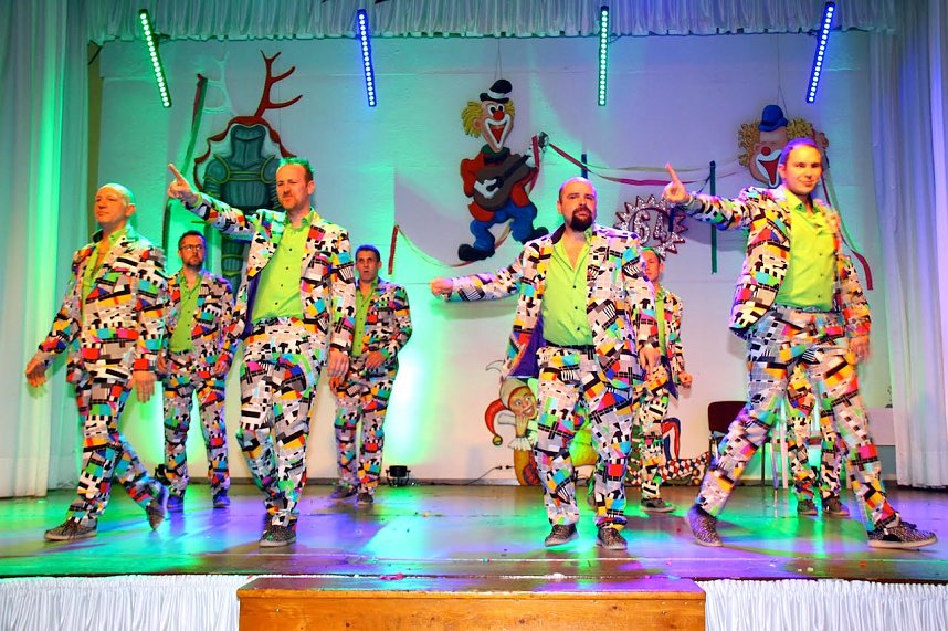 M&auml;nnerbeine und mehr auf Bleicher&ouml;der B&uuml;hne