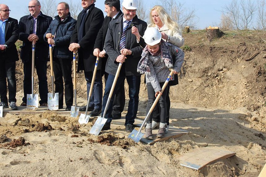 Gr&ouml;&szlig;ter Spatenstich f&uuml;r gr&ouml;&szlig;ten Eigenbau des Kyffh&auml;userkreises