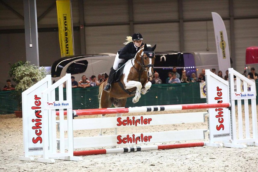 Starke Nordth&uuml;ringer Reiterinnen: J. Bauermeister mit Nobilis