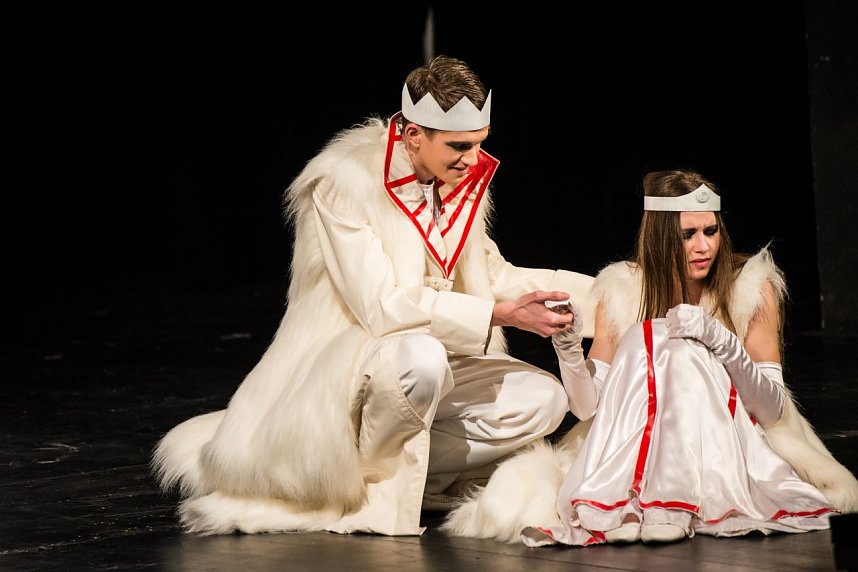 Sein oder nicht sein - der Theaterjugendclub bringt "Hamlet" auf die B&uuml;hne