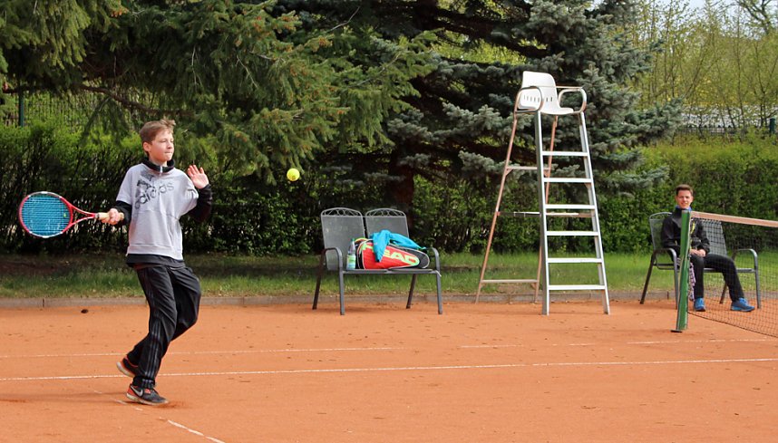 Leider k&uuml;hler Tennisauftakt