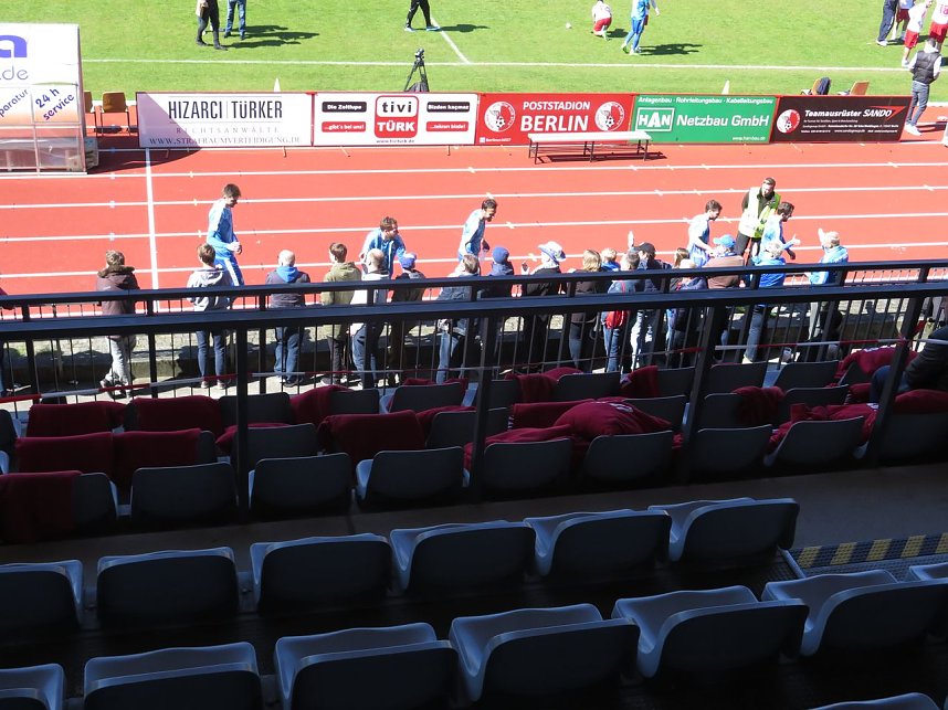 Vor und nach dem Spiel gegen den BAK