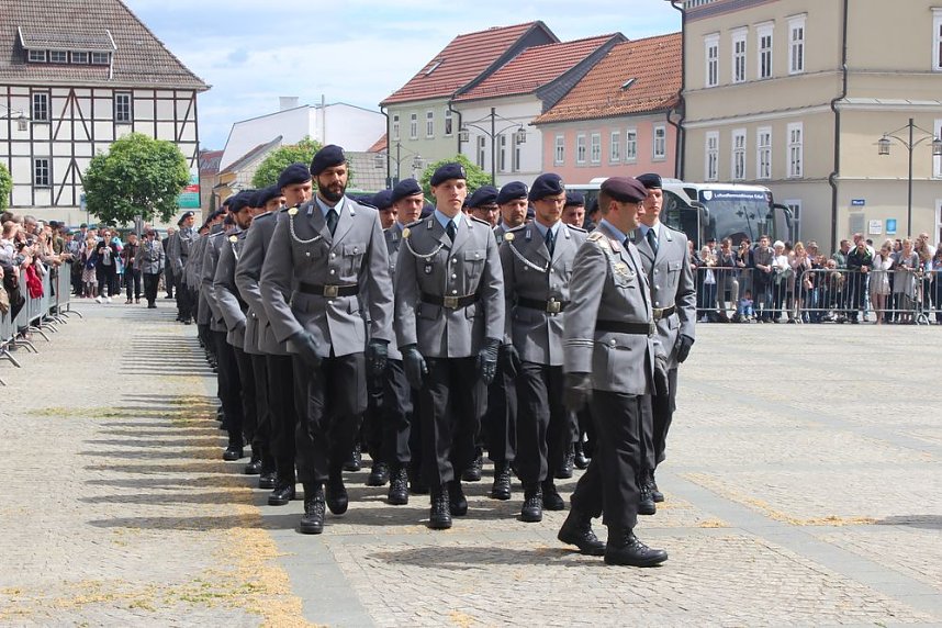 Wieder Lehrgangsteilnehmer feierlich vereidigt