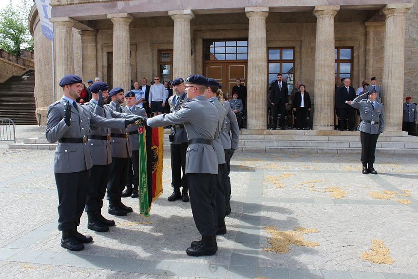 Wieder Lehrgangsteilnehmer feierlich vereidigt