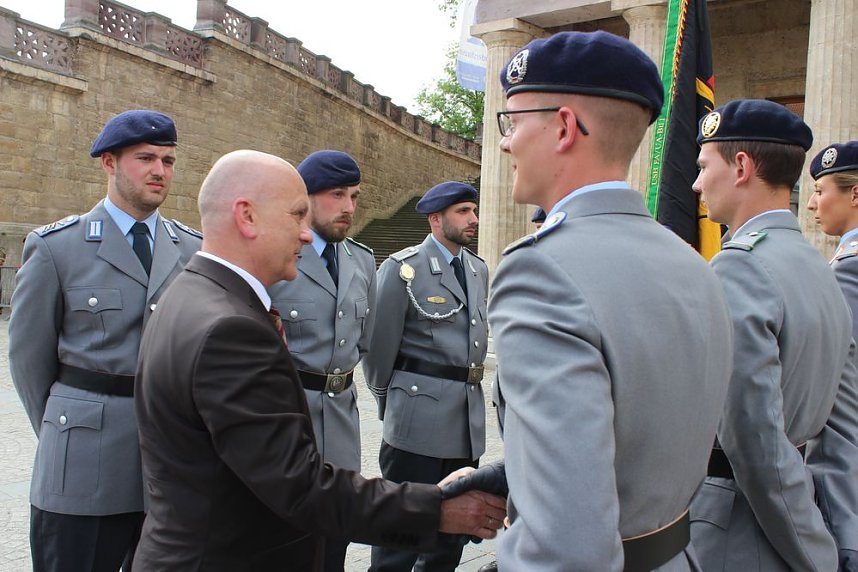 Wieder Lehrgangsteilnehmer feierlich vereidigt
