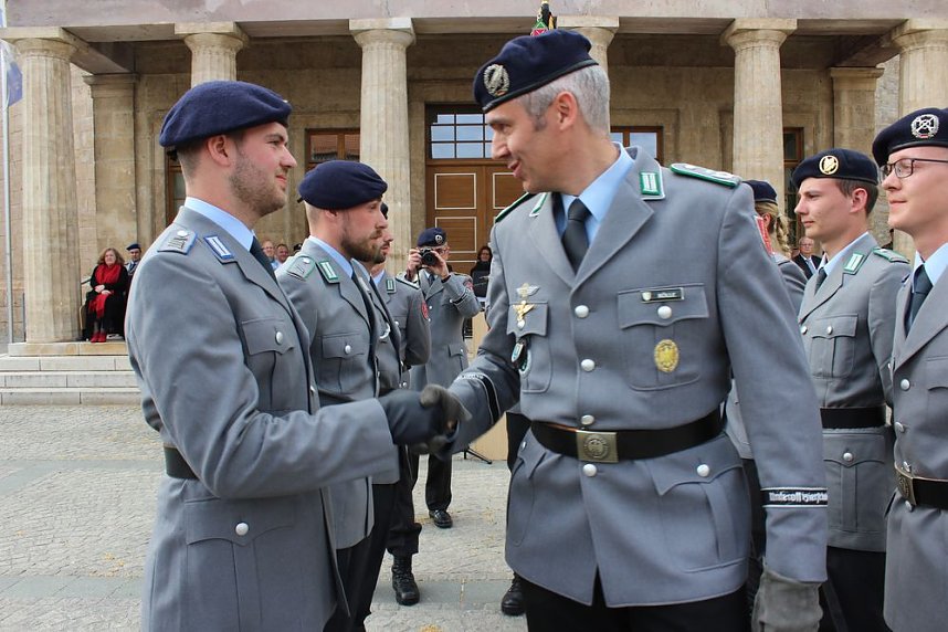 Wieder Lehrgangsteilnehmer feierlich vereidigt