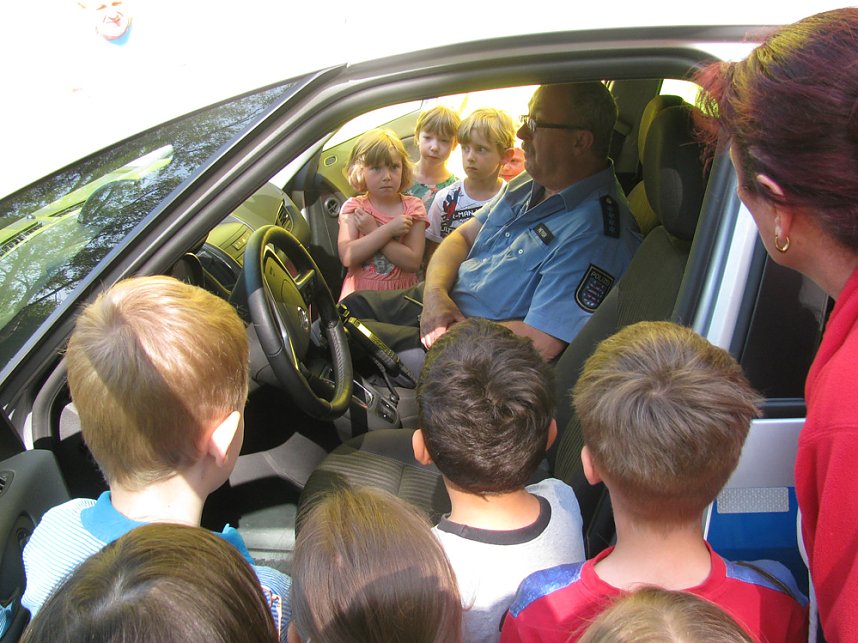 Verkehrssicherheitstag im Kita  G&auml;nsebl&uuml;mchen Ro&szlig;leben