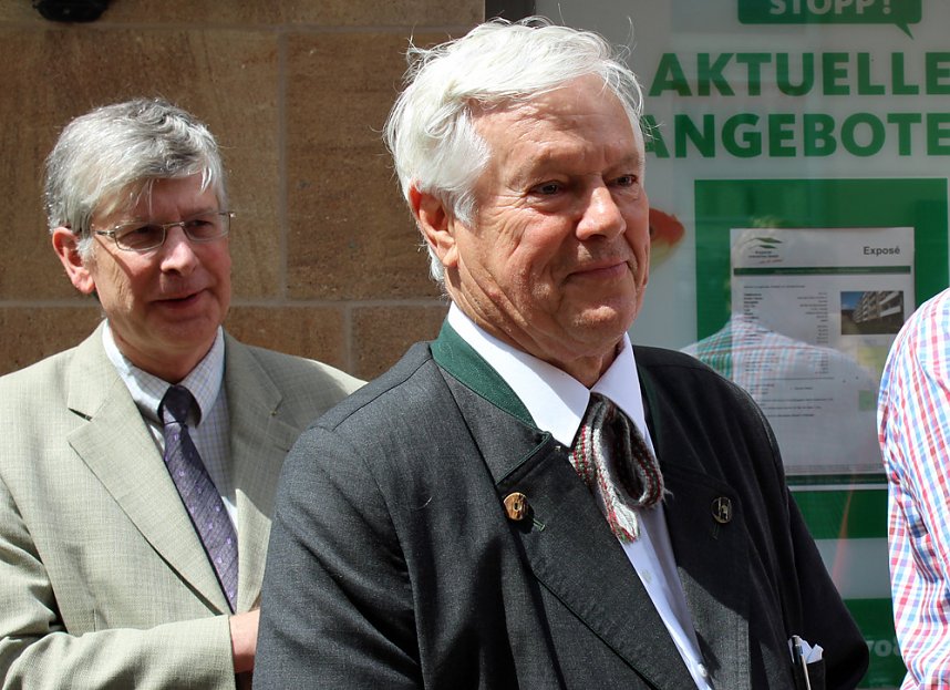 Ehrentafel f&uuml;r Bernhard Wagner enth&uuml;llt