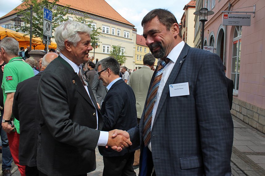 Ehrentafel f&uuml;r Bernhard Wagner enth&uuml;llt