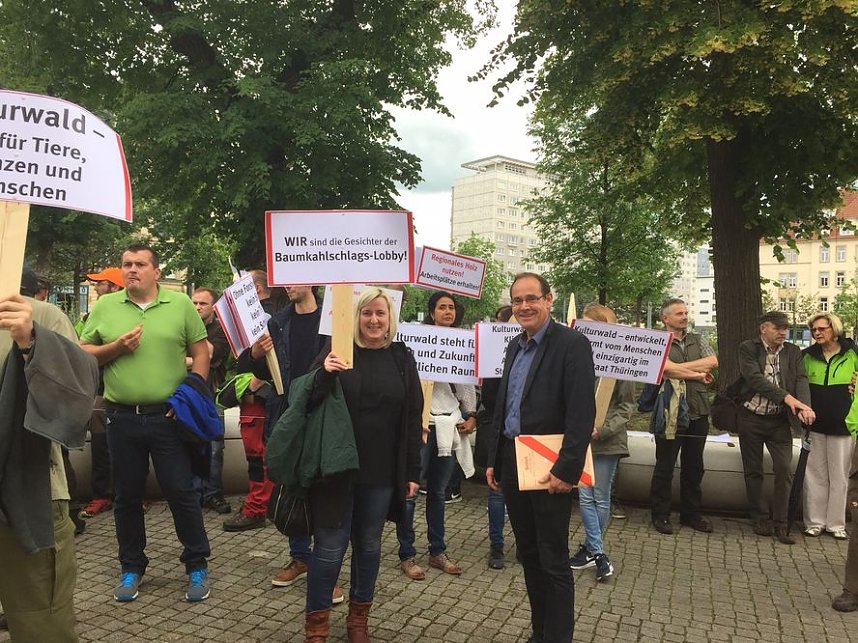 Demonstration vor der Th&uuml;ringer Staatskanzlei