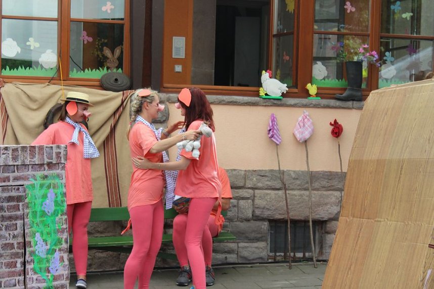 "Gro&szlig;e Schweinerei" vor der Kindervilla