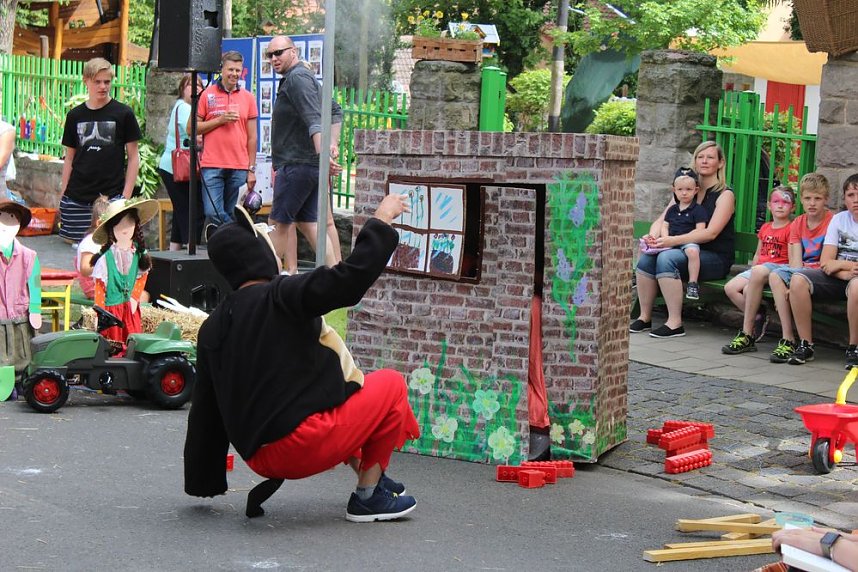 "Gro&szlig;e Schweinerei" vor der Kindervilla