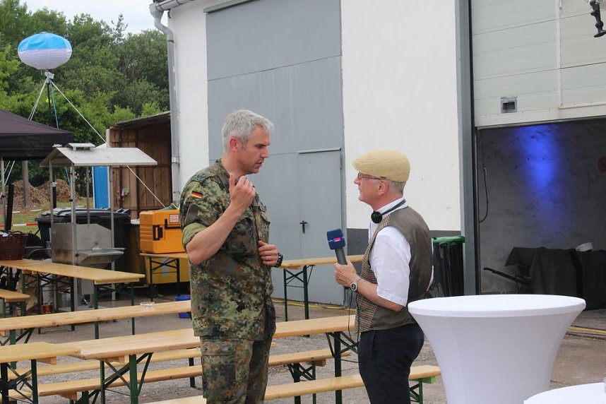 Sponsoren beim Schie&szlig;en auf dem Dickkopf