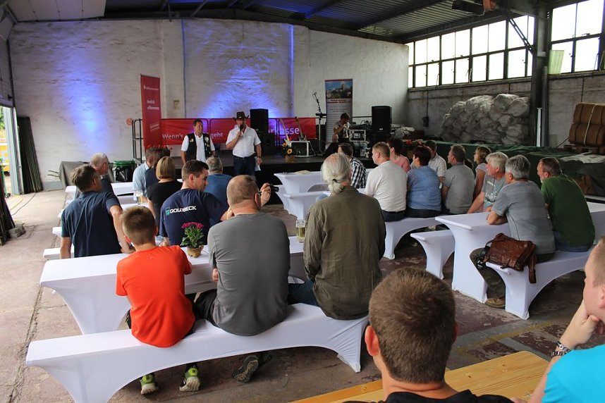 Sponsoren beim Schie&szlig;en auf dem Dickkopf