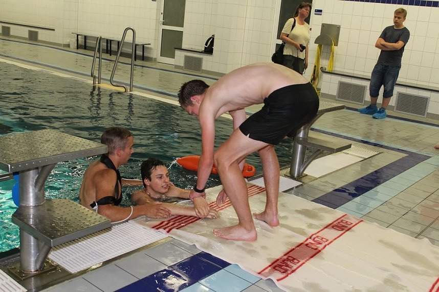 Zertifikate f&uuml;r Rettungsschwimmer &uuml;bergeben