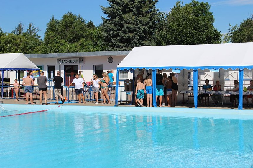 24-h-Schwimmen gestartet