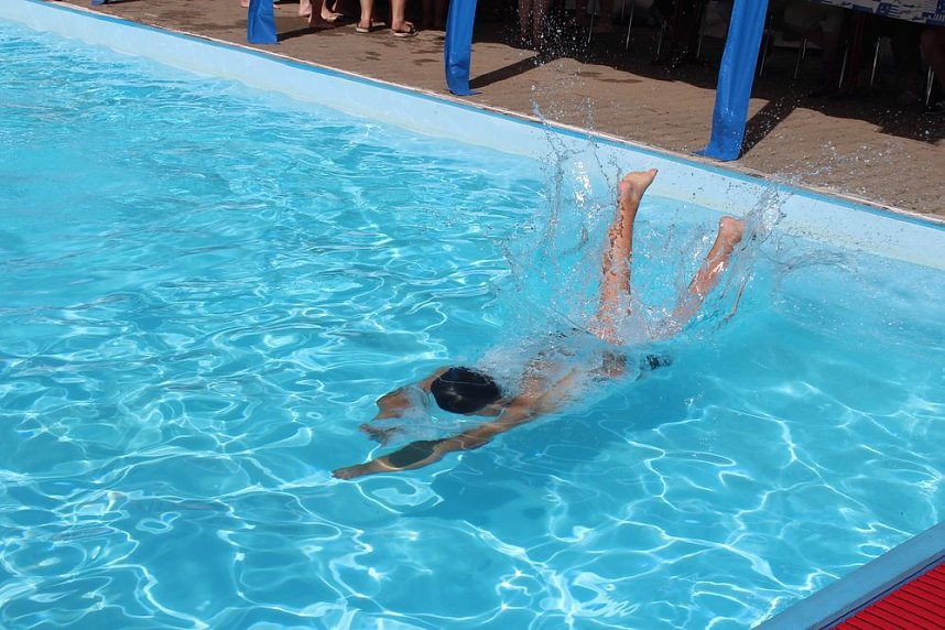 24-h-Schwimmen gestartet