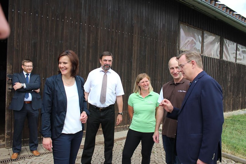  Ministerpr&auml;sident wird Pate von Tieren