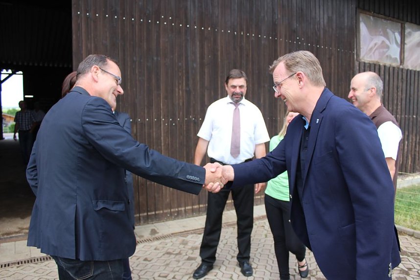  Ministerpr&auml;sident wird Pate von Tieren