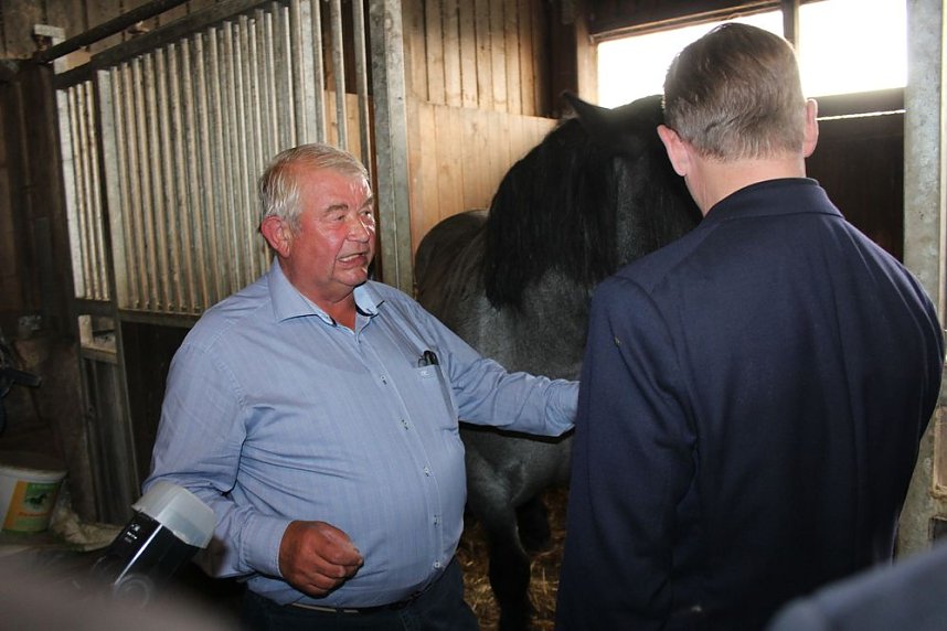  Ministerpr&auml;sident wird Pate von Tieren