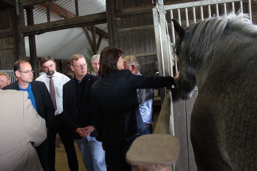  Ministerpr&auml;sident wird Pate von Tieren