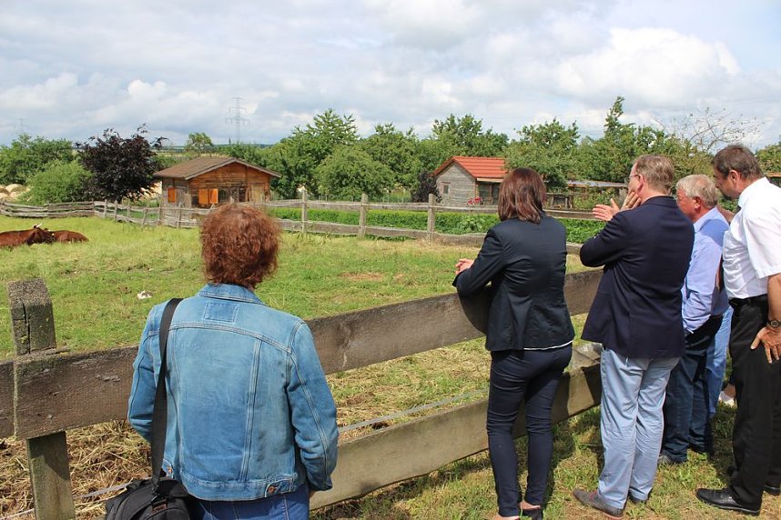  Ministerpr&auml;sident wird Pate von Tieren