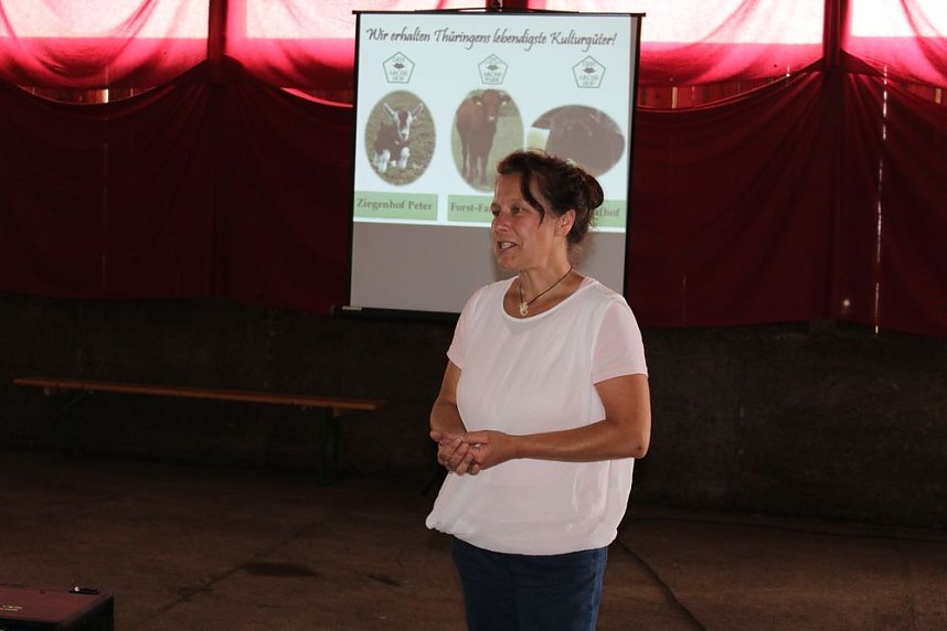  Ministerpr&auml;sident wird Pate von Tieren