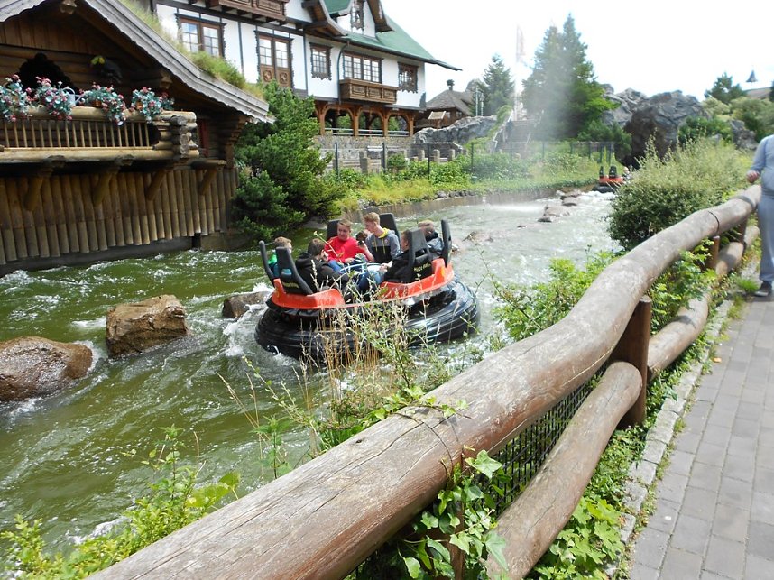 Paddeltour, Kletterturm und Denglisch�