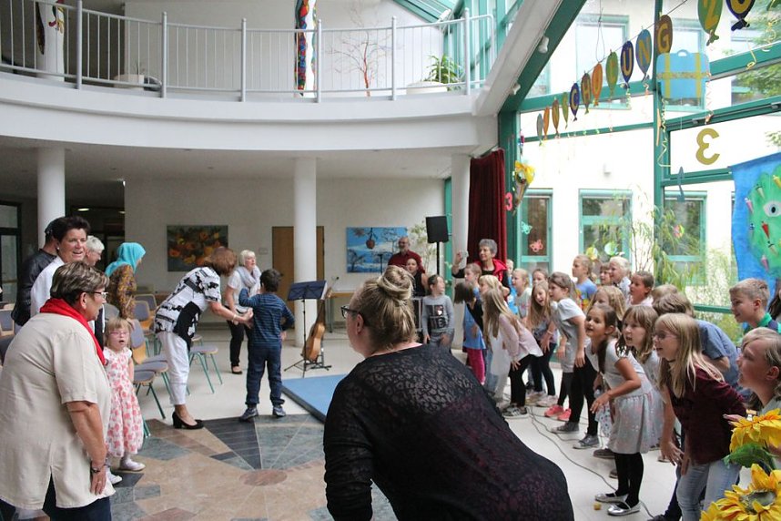 Einschulung und Einweihung neuer R&auml;ume