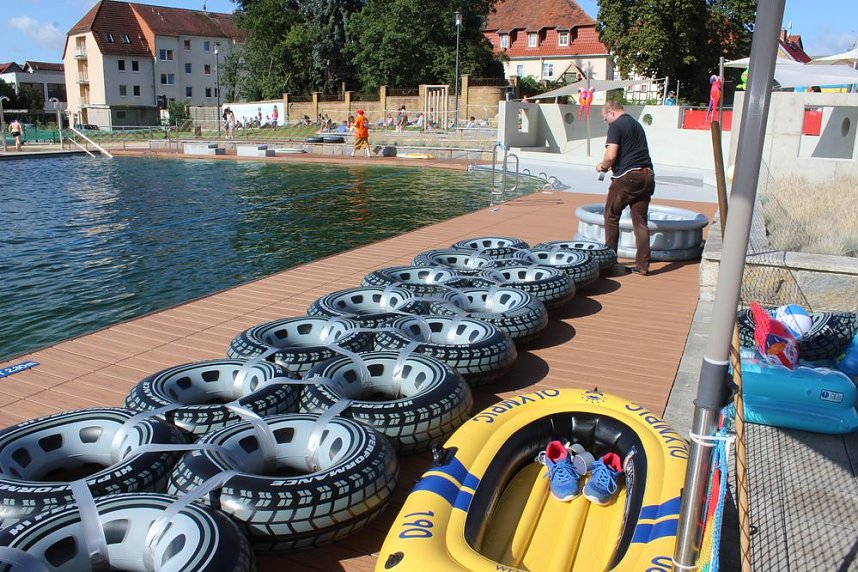 Schwimmbadfest er&ouml;ffnet