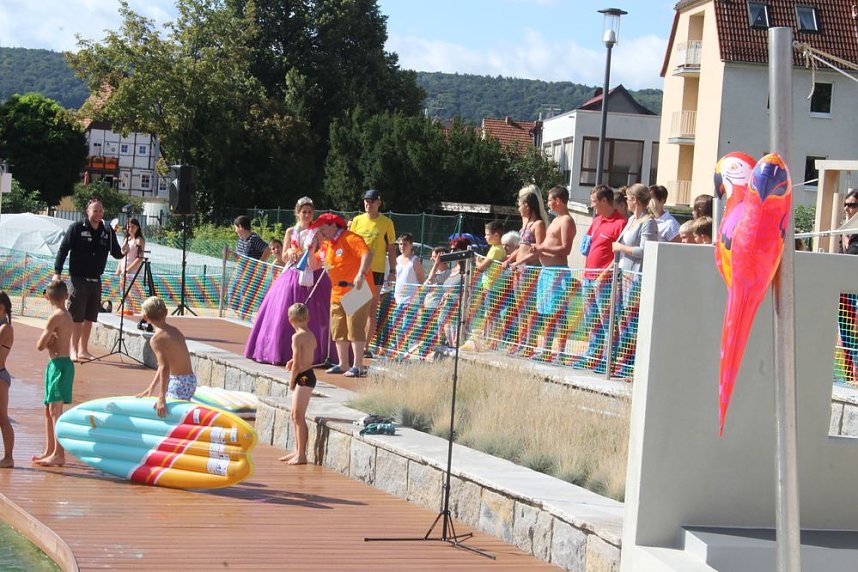 Schwimmbadfest er&ouml;ffnet